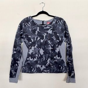 Small Nike Dri-Fit Long Sleeve Gray/Black Activewear Zipper back & Thumb holes